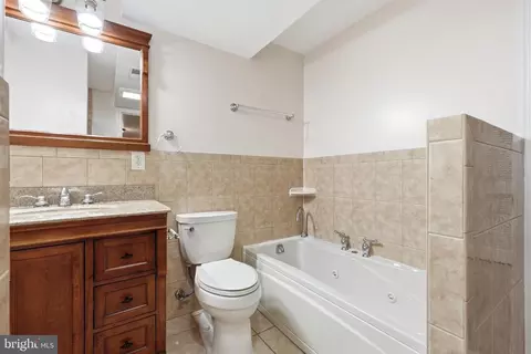 Bath - 18007 Silver Leaf Dr, Gaithersburg, MD 20877 photo 4 of 4