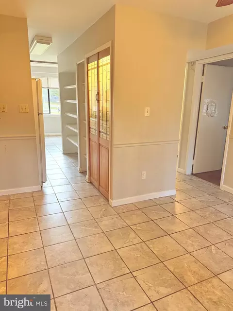 Entry Way - 9903 Blundon Dr #6-101, Silver Spring, MD 20902 photo 3 of 6