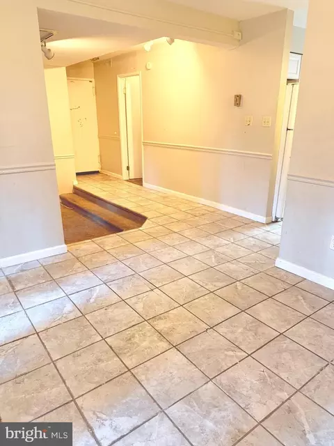 Entry Way - 9903 Blundon Dr #6-101, Silver Spring, MD 20902 photo 4 of 6