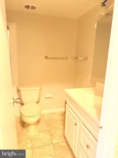 Bath - 9903 Blundon Dr #6-101, Silver Spring, MD 20902 photo 1 of 3