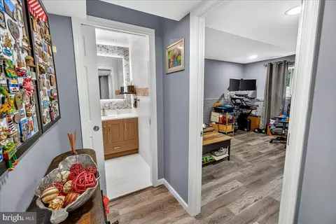 Entry Way - 19205 Walters Ave, Poolesville, MD 20837 photo 3 of 7