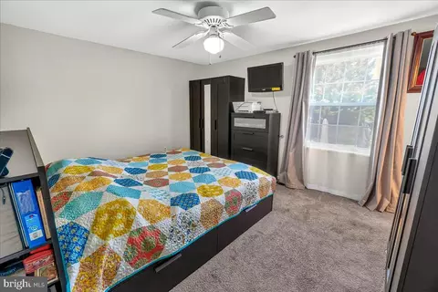 Bedroom - 19205 Walters Ave, Poolesville, MD 20837 photo 1 of 4