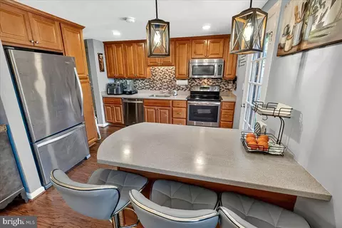 Kitchen - 19205 Walters Ave, Poolesville, MD 20837 photo 2 of 5