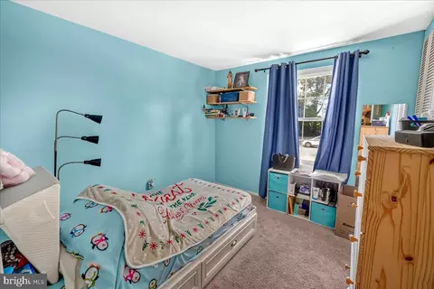 Bedroom - 19205 Walters Ave, Poolesville, MD 20837 photo 2 of 4