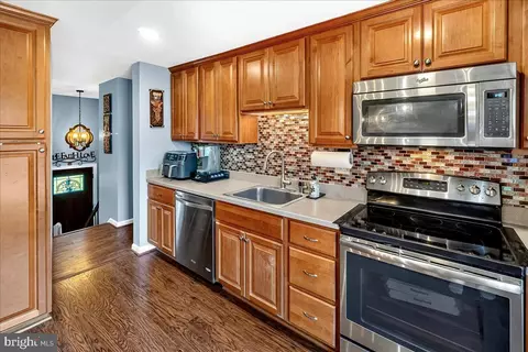 Kitchen - 19205 Walters Ave, Poolesville, MD 20837 photo 5 of 5