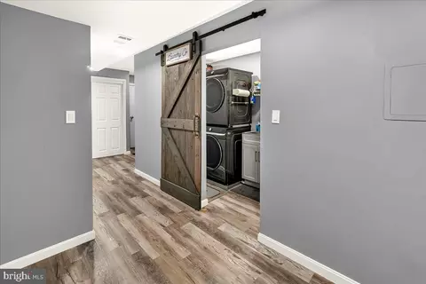 Entry Way - 19205 Walters Ave, Poolesville, MD 20837 photo 4 of 7