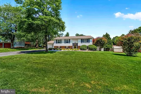 Exterior - 19205 Walters Ave, Poolesville, MD 20837 photo 7 of 25