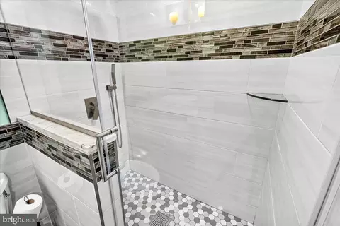 Bath - 19205 Walters Ave, Poolesville, MD 20837 photo 3 of 4