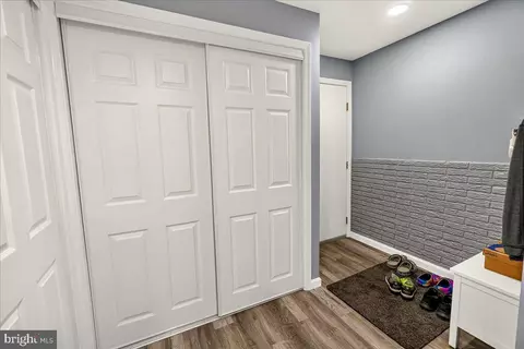 Entry Way - 19205 Walters Ave, Poolesville, MD 20837 photo 5 of 7