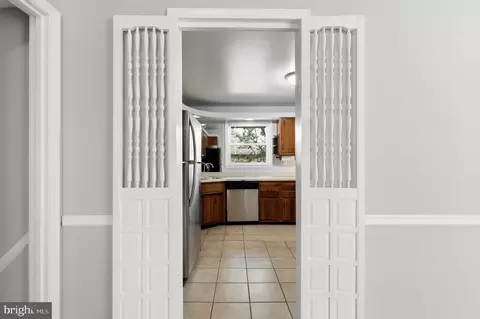 Entry Way - 3421 Canberra St, Silver Spring, MD 20904 photo 3 of 5