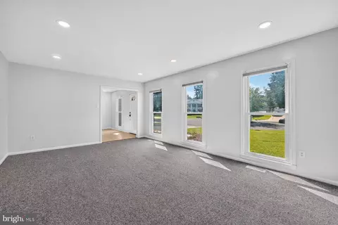 Living - 17624 Macduff Ave, Olney, MD 20832 photo 2 of 6