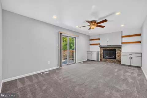 Living - 17624 Macduff Ave, Olney, MD 20832 photo 4 of 6