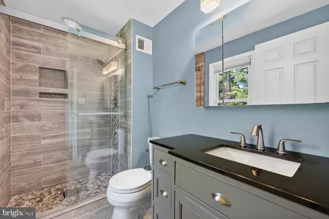Bath - 17624 Macduff Ave, Olney, MD 20832 photo 3 of 3
