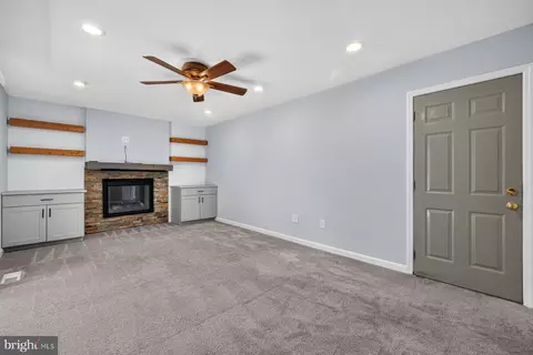 Living - 17624 Macduff Ave, Olney, MD 20832 photo 5 of 6