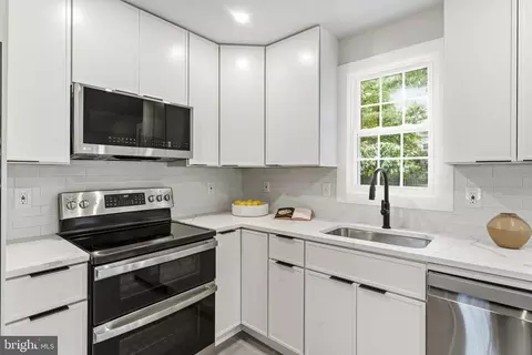 Kitchen - 2610 Silverdale Dr, Silver Spring, MD 20906 photo 2 of 3