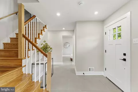 Entry Way - 2610 Silverdale Dr, Silver Spring, MD 20906 photo 6 of 13
