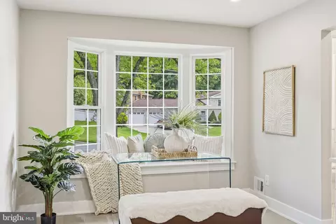 Entry Way - 2610 Silverdale Dr, Silver Spring, MD 20906 photo 11 of 13