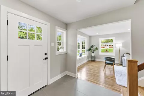 Entry Way - 2610 Silverdale Dr, Silver Spring, MD 20906 photo 4 of 13