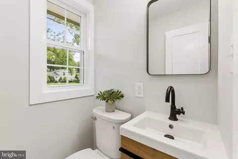 Bath - 2610 Silverdale Dr, Silver Spring, MD 20906 photo 5 of 6