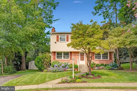 Exterior - 4 Burket Ct, Silver Spring, MD 20910 photo 2 of 8