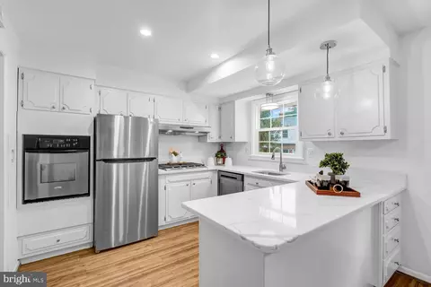 Kitchen - 4 Burket Ct, Silver Spring, MD 20910 photo 3 of 4