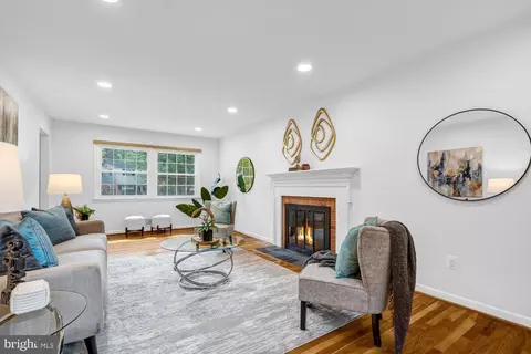 Living - 4 Burket Ct, Silver Spring, MD 20910 photo 1 of 5