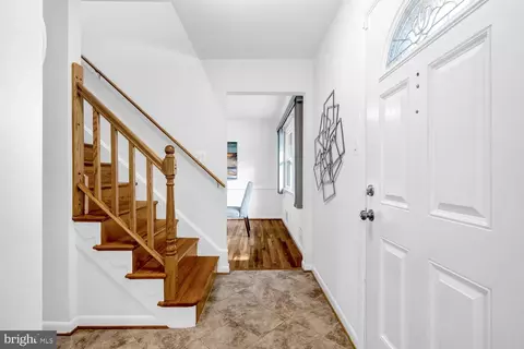 Entry Way - 4 Burket Ct, Silver Spring, MD 20910 photo 2 of 3