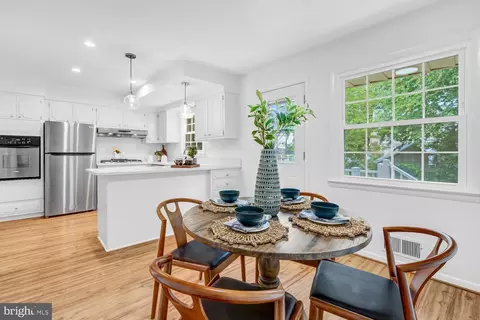 Dining - 4 Burket Ct, Silver Spring, MD 20910 photo 1 of 6