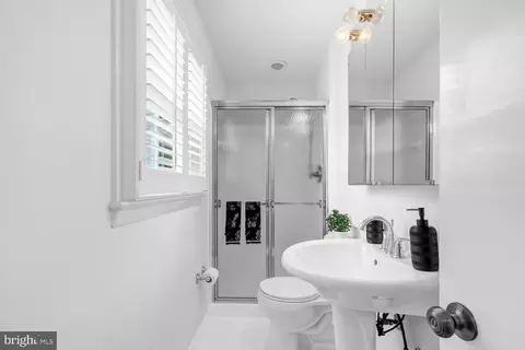 Bath - 4 Burket Ct, Silver Spring, MD 20910 photo 2 of 4