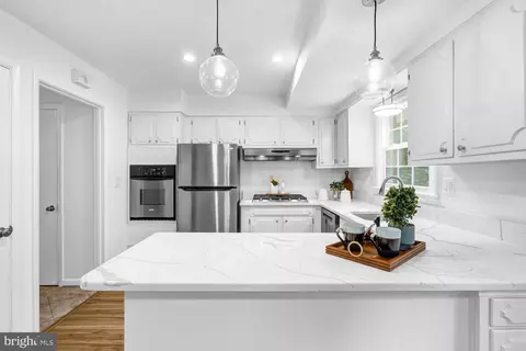 Kitchen - 4 Burket Ct, Silver Spring, MD 20910 photo 2 of 4