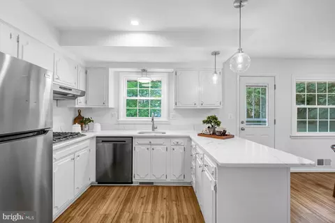 Kitchen - 4 Burket Ct, Silver Spring, MD 20910 photo 1 of 4