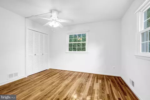Bedroom - 4 Burket Ct, Silver Spring, MD 20910 photo 5 of 7