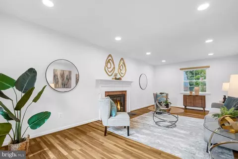 Living - 4 Burket Ct, Silver Spring, MD 20910 photo 4 of 5
