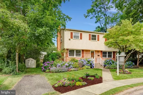 Exterior - 4 Burket Ct, Silver Spring, MD 20910 photo 3 of 8