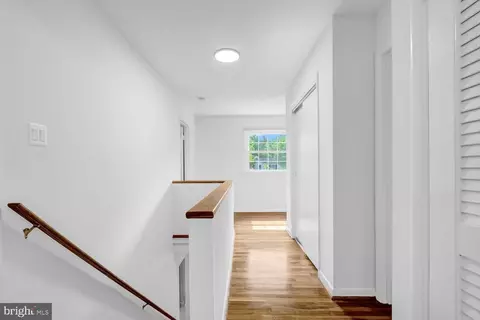 Entry Way - 4 Burket Ct, Silver Spring, MD 20910 photo 3 of 3