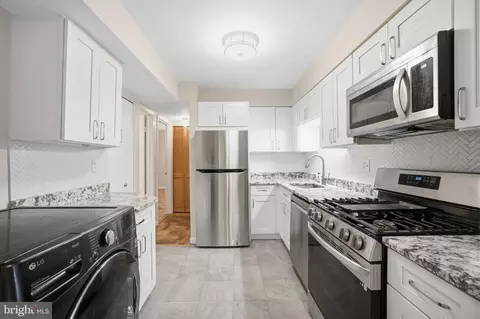 Kitchen - 2005 Coleridge Dr #13-101, Silver Spring, MD 20902 photo 1 of 2