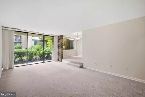 Living - 2005 Coleridge Dr #13-101, Silver Spring, MD 20902 photo 1 of 2