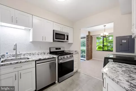 Kitchen - 2005 Coleridge Dr #13-101, Silver Spring, MD 20902 photo 2 of 2