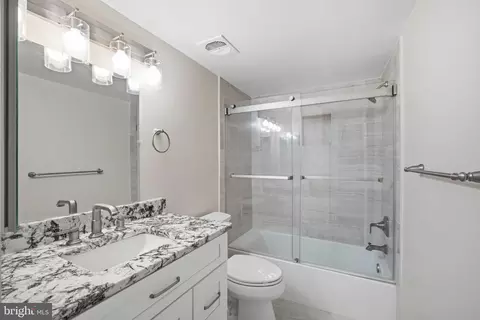 Bath - 2005 Coleridge Dr #13-101, Silver Spring, MD 20902 photo 1 of 2
