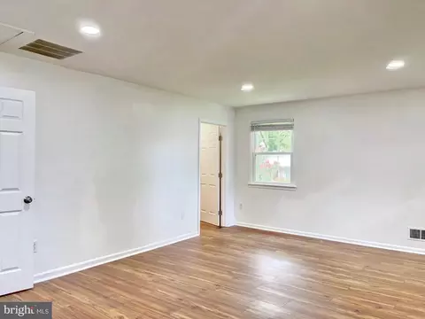 Living - 1402 Mullins St, Silver Spring, MD 20904 photo 7 of 13