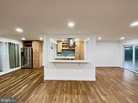 Living - 1402 Mullins St, Silver Spring, MD 20904 photo 5 of 13