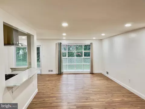 Living - 1402 Mullins St, Silver Spring, MD 20904 photo 6 of 13