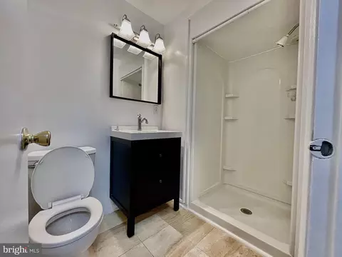 Bath - 1402 Mullins St, Silver Spring, MD 20904 photo 2 of 6