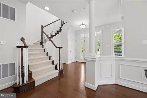 Entry Way - 19902 Stearns Ct, Poolesville, MD 20837 photo 3 of 20