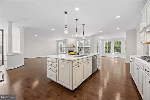 Kitchen - 19902 Stearns Ct, Poolesville, MD 20837 photo 9 of 9