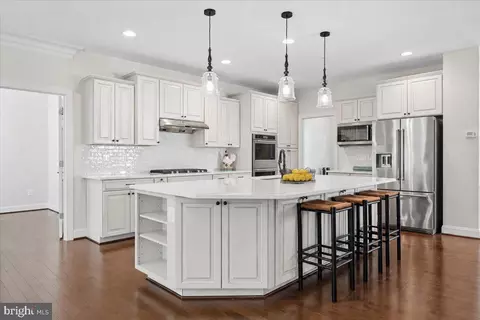 Kitchen - 19902 Stearns Ct, Poolesville, MD 20837 photo 1 of 9