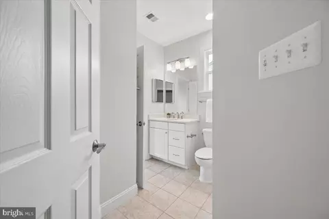Entry Way - 19902 Stearns Ct, Poolesville, MD 20837 photo 19 of 20
