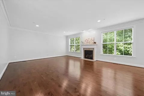 Living - 19902 Stearns Ct, Poolesville, MD 20837 photo 1 of 4