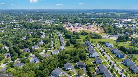 View/Area - 19902 Stearns Ct, Poolesville, MD 20837 photo 8 of 15