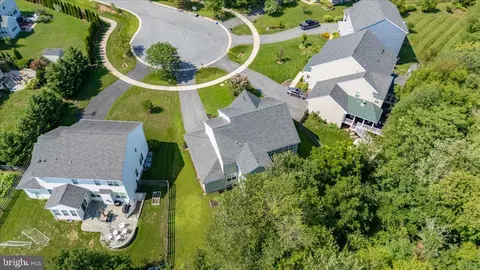 View/Area - 19902 Stearns Ct, Poolesville, MD 20837 photo 13 of 15